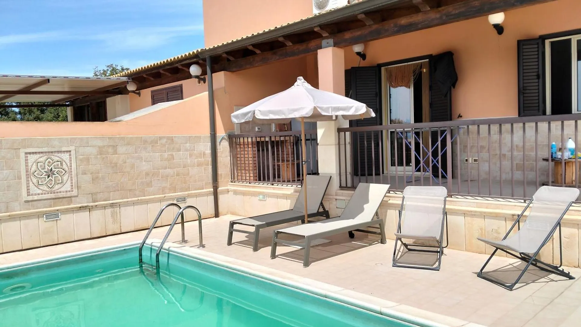 Home 65 Seafront With Private Pool Villaggio Azzurro